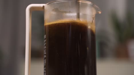 Stirring-coffee-grounds-in-a-french-press