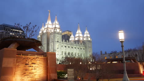 El-Templo-De-Salt-Lake-City-Por-La-Noche-O-Temprano-En-La-Mañana---Estático