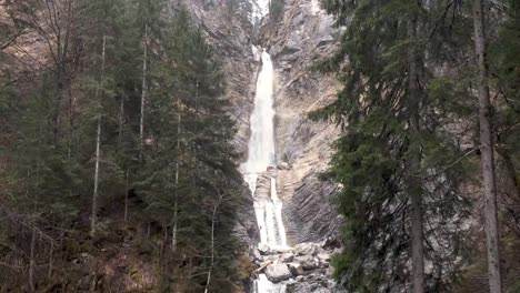 Hermosas-Cascadas-Martuljek-En-Eslovenia-Y-El-Parque-Nacional-Triglav