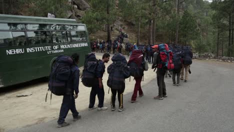 Nehru-Institute-of-Mountaineering-trekkers-on-their-trekking-way