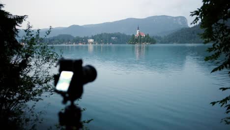 Schöner-See-Blutete-Bei-Sonnenaufgang-In-Slowenien