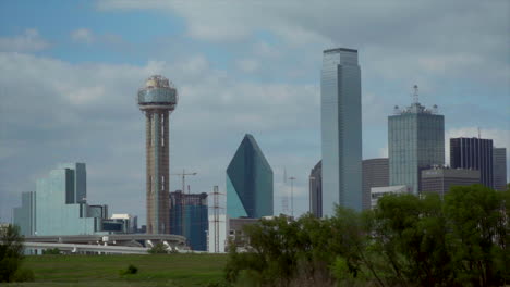 Dies-Ist-Ein-Zeitraffer-Der-Skyline-Von-Dallas,-Texas