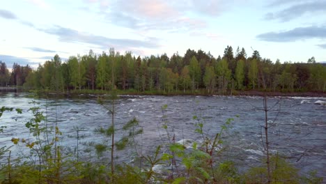 Glomma-Fluss-Im-Wald-Im-Landkreis-Hedmark-In-Norwegen