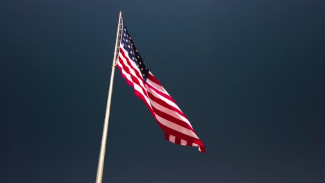 Statische-Aufnahme-Der-US-Flagge,-Der-Sterne,-Die-In-Den-Vereinigten-Staaten-Von-Amerika-Im-Wind-Wehen