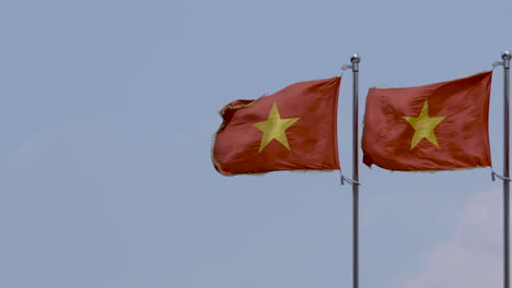 4k-Video-Von-Nationalflaggen-Vietnams-Mit-Einer-Flagge-Der-Kommunistischen-Partei-Vietnams-Oder-Cpv