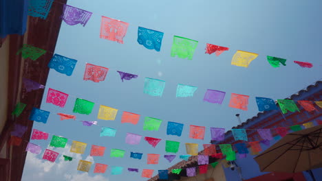 Banderas-De-Colores-En-Pueblo-Mágico-En-San-Cristobal-Chiapas