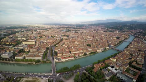 Aerial-drone-footage-over-the-beautiful-town-of-Verona,-Italy