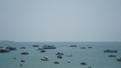 Time-lapse-beautiful-city-scape-of-Pattaya-with-a-lot-of-boat-around-sea-ocean-bay-in-Thailand