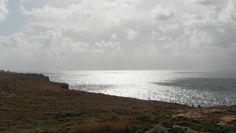 Costa-Norte-De-Malta-En-Un-Día-Nublado-Toma-Aérea