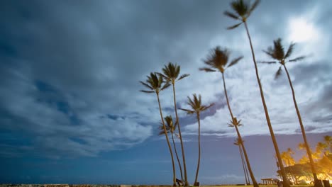 4K-Zeitraffer-Eines-Sonnenaufgangs-An-Einem-Strand-In-Hawaii