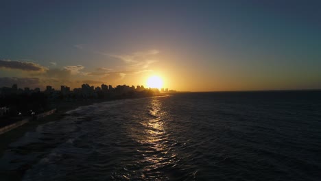 Kite-boarders-silhouette-in-Ocean-Beach-Puerto-Rico-Sunset