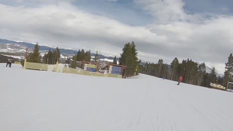 Snowboarding-at-Breckenrdige-Colorado-during-amazing-fresh-powder