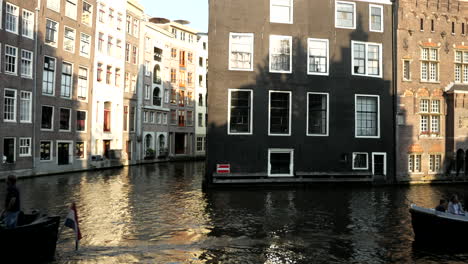Boats-pass-through-the-canals-in-Amsterdam