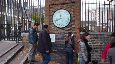 Reloj-De-La-Puerta-Del-Pastor-En-El-Observatorio-Real-De-Greenwich