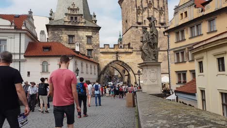 Prague-tourists-on-Charles-bridge