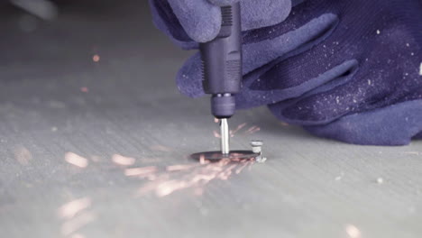 Electric-milling-cutter-flattens-a-screw