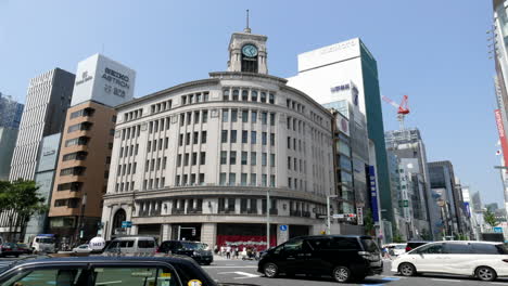 31-De-Julio-De-2019,-Tokio,-Japón:-Un-Lapso-De-Tiempo-De-Las-Compras-Ginza-De-Tokio-En-El-Cruce-Ginza-4-chome,-El-Punto-De-Referencia-De-Ginza