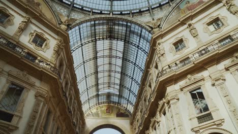 Milan-zoom-view-of-Vittorio-Emanuele-II-Gallery