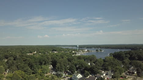 Rising-aerial-shot-overlooking-Pentwater-lake-in-downtown-Pentwater-Michigan