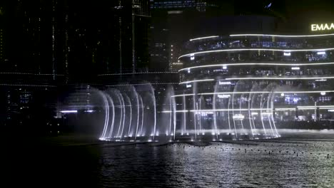 4K-Video-Vom-Dubai-Brunnen,-Der-Zur-Musik-Tanzt