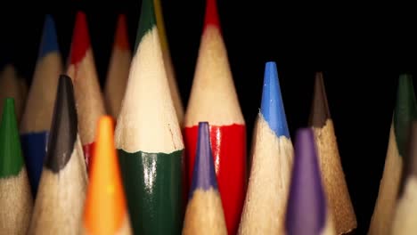 panning-left-past-colored-pencils,-2nd-and-3rd-rows-are-in-focus