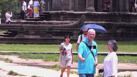 Tourists-Taking-a-Selfie-in-Angkor-Wat