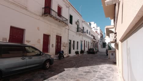 Calle-Residencial-En-La-Isla-De-Tinos-En-Grecia