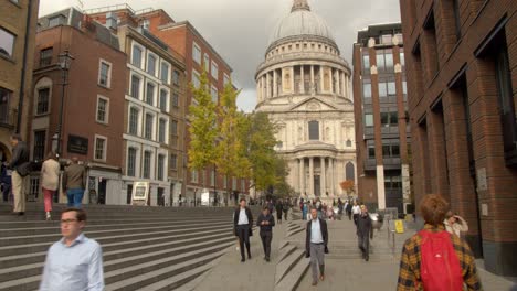 People-walking-in-alley-towards-London's-iconic-St-Paul's-Cathedral