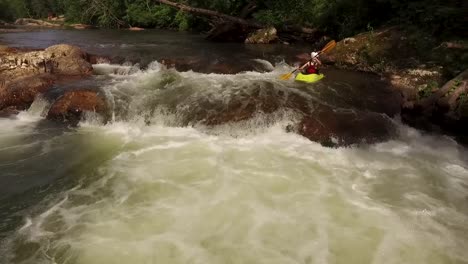 Drone-of-Kayaker-navigating-Falls-North-Toe-River