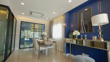 Idea-De-Decoración-De-Tono-De-Color-Azul-Completamente-Amueblada-Para-Una-Casa-O-Apartamento-De-Planta-Abierta