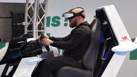 Simulador-De-Juego-3d-De-Realidad-Virtual-Mans-Con-Un-Jugador-Masculino