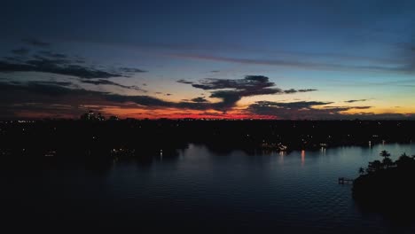 4K-Luftvideo-Des-Sonnenuntergangs-über-Der-Bucht-In-St.-Petersburg,-Florida