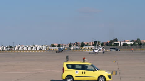 Aviones-Privados-Fletados-Esperando-En-El-Aeropuerto-De-Marrakech-Para-Repatriar-A-Los-Ciudadanos-Durante-La-Crisis-De-La-Corona