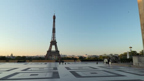 Trocadero-Musée-de-l'Homme-and-Eiffel-tower-wide-pan-during-early-morning,-almost-empty-during-covid-19-coronavirus-outbreak