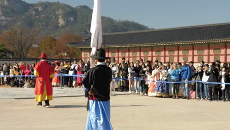 Zeremonie-Des-Torwächterwechsels-Im-Gyeongbokgung-Palast-In-Seoul,-Südkorea