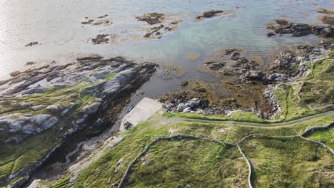Drone-Flying-Over-The-Lush-Rugged-Coast-By-The-North-Atlantic-Ocean-In-Connemara,-Ireland-With-Clear-Blue-Ocean-Water---aerial