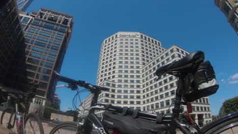 Fahrräder-Ruhen-Auf-Dem-Cabot-Square-Am-Canary-Wharf