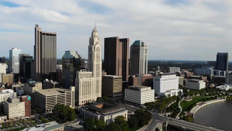 Columbus-Ohio-Skyline-,-aerial-drone-footage-of-downtown-Columbus,-Ohio