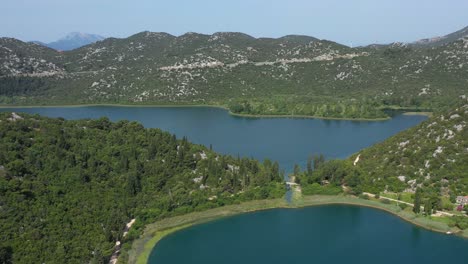 Panoramablick-Auf-Die-Bacina-Seen-In-Dalmatien,-Kroatien-Bei-Hellem-Wetter---Luftaufnahme
