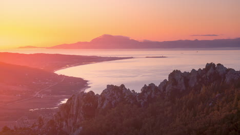 Sonnenaufgang-Im-Zeitraffer-über-Die-Meerenge-Von-Gibraltar-An-Einem-Sommermorgen