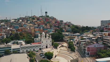 Ein-Drohnenschuss-In-Der-Stadt-Guayaquil,-Ecuador