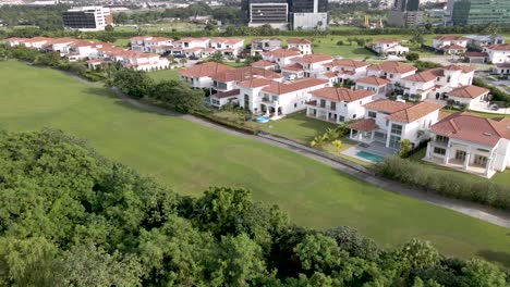 AREAL-VIEW-OF-LUXURY-HOUSES-WITH-POOL-NEXT-TO-THE-GOLF-COURSE