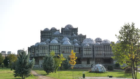 Edificio-Moderno-De-La-Biblioteca-Nacional-De-Kosovo-En-Pristina