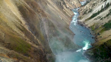 Nebel-Entstehen-über-Dem-Fluss-Und-Der-Schlucht-Des-Grand-Canyon-Des-Yellowstone-Nationalparks