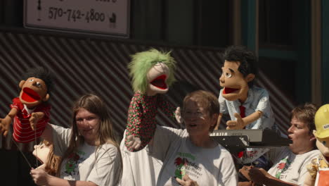 Parade-float-with-puppets,-Slow-Motion