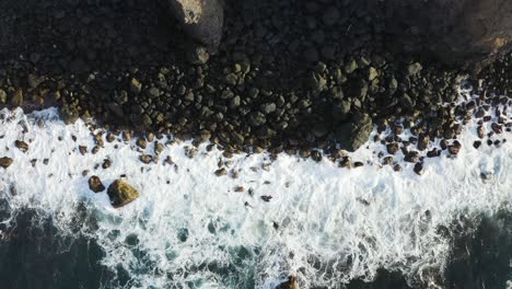 Top-down-view-of-the-beautiful-sea-waves-coming-to-the-coast,-Tenerife
