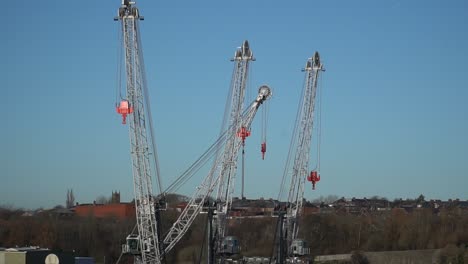 Cranes-building-ships-on-the-river-wear-in-sunderland-on-a-sunny-day