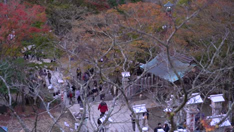 Crowds-of-people-wearing-facemasks-at-Japanese-temple-during-Corona-Pandemic