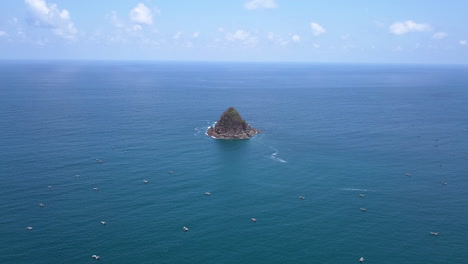 4K-DRONE-FOOTAGE-TINY-ISLAND-IN-THE-OCEAN,-INDONESIA
