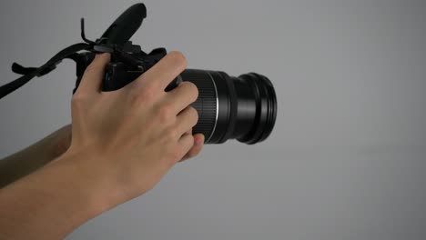 Using-a-DSLR-Digital-SLR-camera-to-zoom-and-taking-a-picture-with-flash